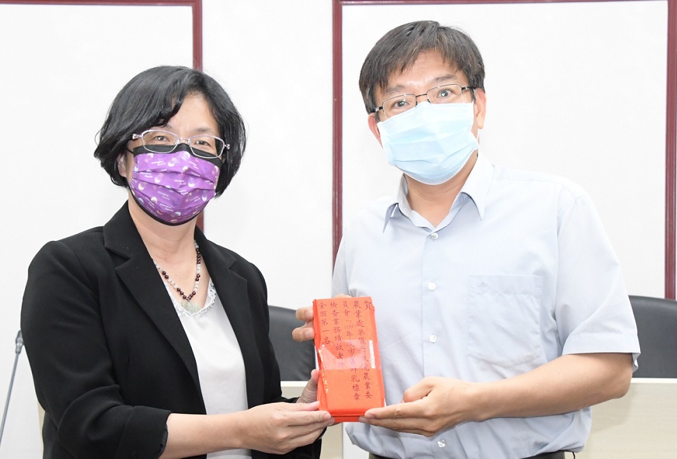 1100407主管週報(農業處榮獲行政院農業委員會109年度市售鮮乳標章檢查業務績效考評全國第一名)
