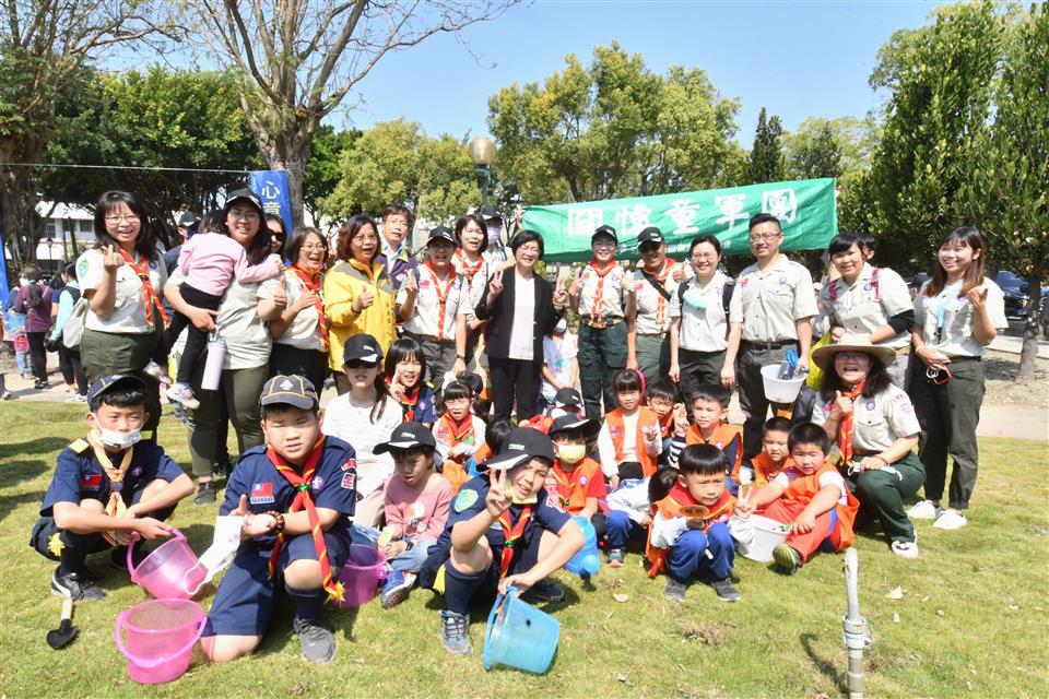 縮圖：10童軍團參與植樹活動合影